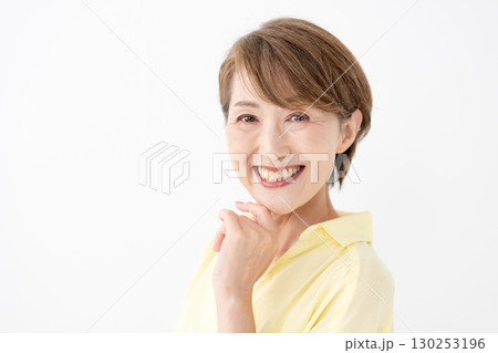 ミドル女性　ポートレート 130253196