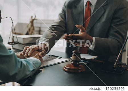 Lawyer explained to the client about the law that must be brought against the court case. 130253503