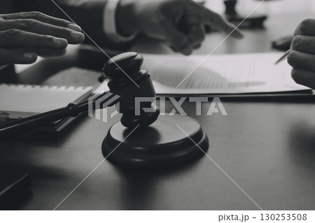 Lawyer explained to the client about the law that must be brought against the court case. 130253508