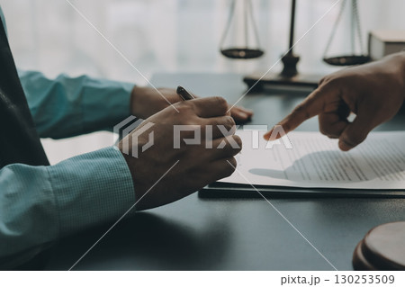 Lawyer explained to the client about the law that must be brought against the court case. 130253509