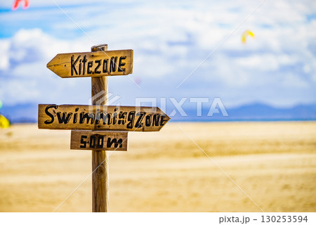 Kitezone and swimmingzone sign at beach. 130253594
