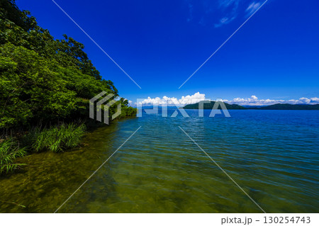沖島の湖畔風景 130254743
