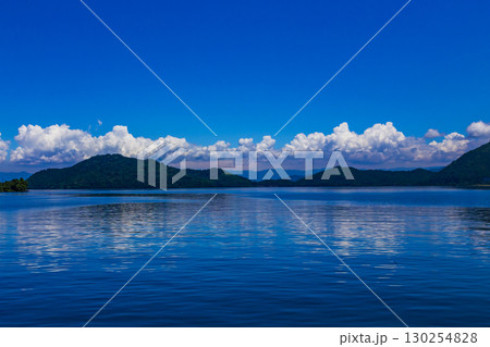 沖島の湖畔風景 130254828