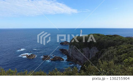 高知県・足摺岬｜白亜の灯台とどこまでも続く青い水平線 130255904