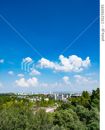 大阪北摂都市風景 130256095