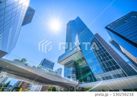 日本の東京都市景観8月。虎ノ門ヒルズステーションタワー（虎ノ門ヒルズ駅）などを望む。新時代へ＝15日 130256238