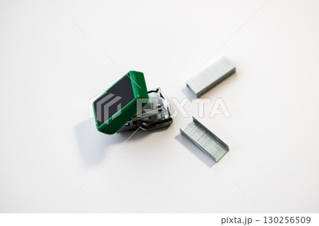 文房具　ホッチキス 130256509