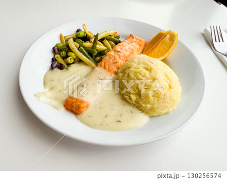 Plate with salmon, mashed potatoes and vegetables. Healthy eating, balanced nutrition and traditional lunch option. 130256574