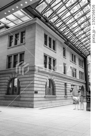 静嘉堂文庫美術館（明治生命館）展示ギャラリー　三菱財閥の所蔵品を展示 130256656