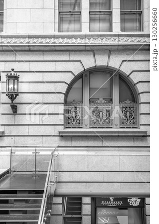 静嘉堂文庫美術館（明治生命館）展示ギャラリー　三菱財閥の所蔵品を展示 130256660