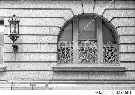 静嘉堂文庫美術館（明治生命館）展示ギャラリー　三菱財閥の所蔵品を展示 130256661