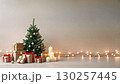 クリスマスのイメージ、キラキラしたクリスマスツリー 130257445