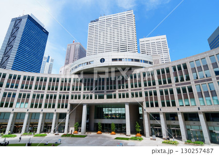 東京 西新宿 東京都庁の風景(都民広場) 東京 西新宿 東京都庁の風景(都民広場) 130257487