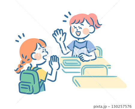 教室であいさつする子供 教室であいさつする子供 130257576