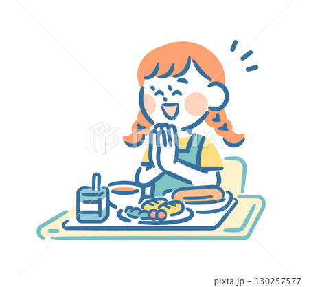 給食を前に「いただきます」と言う女の子教室であいさつする子供 給食を前に「いただきます」と言う女の子教室であいさつする子供 130257577