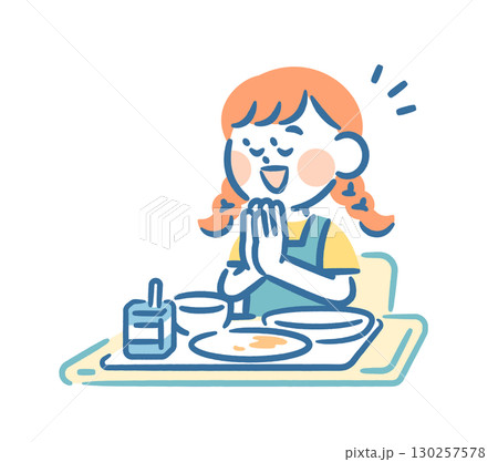 給食を完食し「ごちそうさま」と言う女の子 130257578