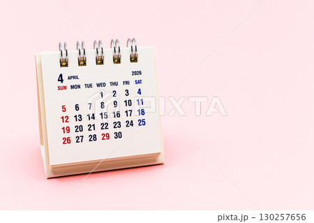 2026年4月カレンダー　ピンク背景 130257656