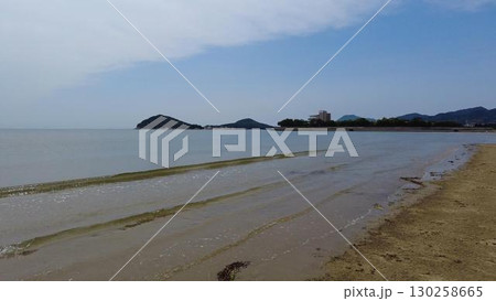 香川県・父母ヶ浜の穏やかな波打ち際 香川県・父母ヶ浜の穏やかな波打ち際 130258665