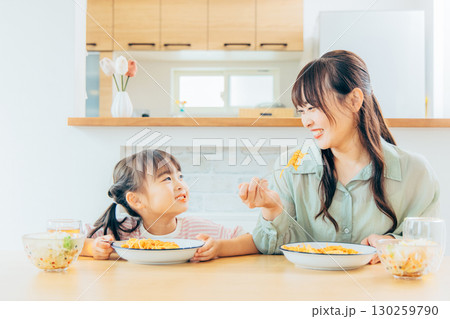 パスタ 昼食 親子 パスタ 昼食 親子 130259790