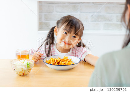 パスタ　昼食　親子 130259791