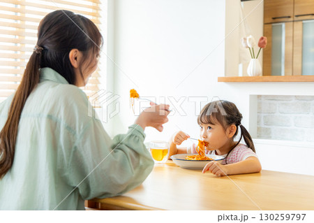 パスタ　昼食　親子 130259797