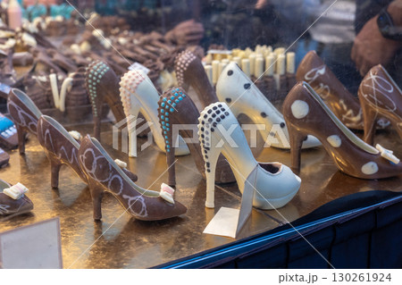 Chocolate high heel shoes displayed in pastry shop window 130261924