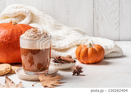 Pumpkin Spice Latte, autumn coffee drink Pumpkin Spice Latte, autumn coffee drink 130262404