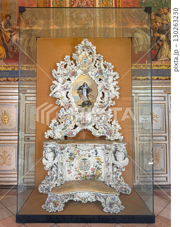 VATICAN CITY, ROME, ITALY - AUGUST 02, 2025 Altar for Leon XIII as rococo white porcelain throne with a religious painting of the Madonna and Child. Delicate artistry adorned with colorful flowers VATICAN CITY, ROME, ITALY - AUGUST 02, 2025 Altar for Leon XIII as rococo white porcelain throne with a religious painting of the Madonna and Child. Delicate artistry adorned with colorful flowers 130263230