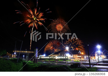 夜空に咲く大輪 130266908