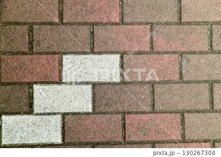 3色のフロアタイルのクローズアップ。自然素材の背景用素材。 3色のフロアタイルのクローズアップ。自然素材の背景用素材。 130267308