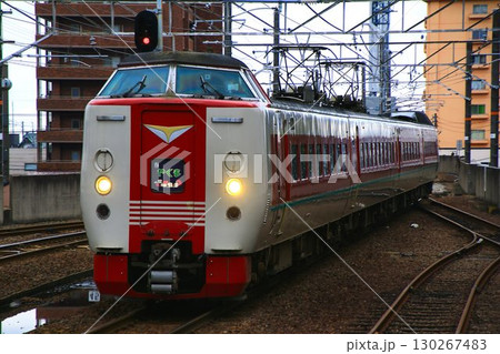 振り子式を活かした高速走行で八雲立つ出雲国へ…『特急やくも』381系 振り子式を活かした高速走行で八雲立つ出雲国へ…『特急やくも』381系 130267483