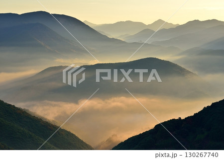 潮見峠からの中辺路（熊野古道）の雲海（霧） 130267740