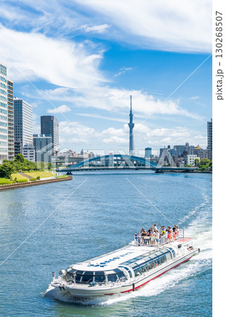 「東京都」隅田川と東京スカイツリーの風景 「東京都」隅田川と東京スカイツリーの風景 130268507