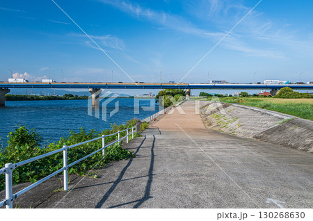 夏の淀川風景 大阪府寝屋川市 夏の淀川風景 大阪府寝屋川市 130268630