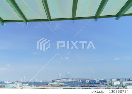 【神奈川県】港の見える丘公園から見る横浜ベイブリッジ 130268734