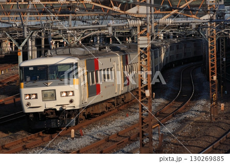 朝日を浴びて上野駅に送り込まれる185系電車_2010/9/4撮影 朝日を浴びて上野駅に送り込まれる185系電車_2010/9/4撮影 130269885
