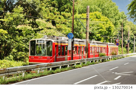 国道と並走する箱根登山電車 130270014