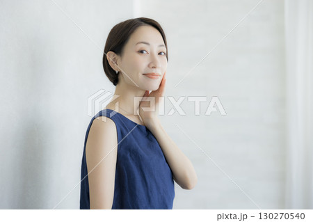 保湿を実感する女性 130270540