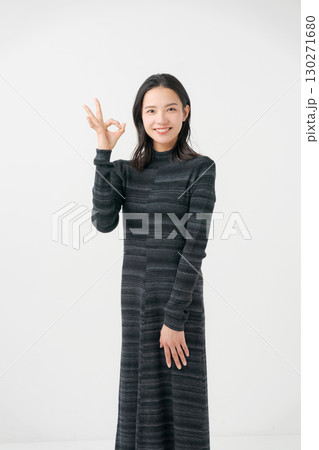 オッケーをする女性 130271680