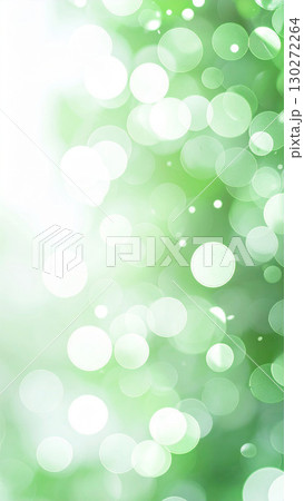 爽やかなグリーンの玉ボケ背景 130272264