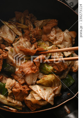 回鍋肉を作っている様子 130273114