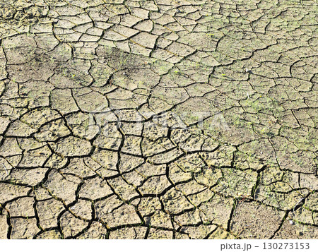 水不足　渇水　干ばつ　water shortage  water deficit 130273153