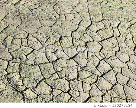 水不足　渇水　干ばつ　water shortage  water deficit 130273154