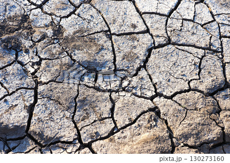 水不足　渇水　干ばつ　water shortage  water deficit 130273160