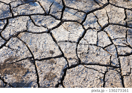 水不足　渇水　干ばつ　water shortage  water deficit 130273161