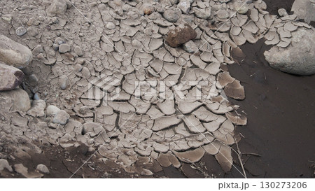 水不足　渇水　干ばつ　water shortage  water deficit 130273206