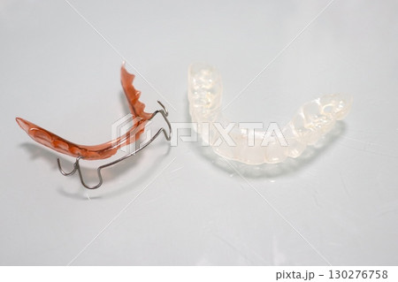 リテーナーとマウスピース 130276758