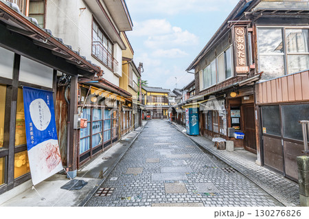 埼玉県川越市　人気の観光スポット　快晴の菓子屋横丁 130276826