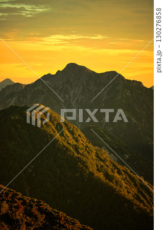 北アルプスの後立山連峰の針ノ木岳 130276858