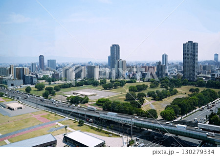 大阪市 難波宮跡(大阪歴史博物館から、やや全景)(夏) 大阪市 難波宮跡(大阪歴史博物館から、やや全景)(夏) 130279334
